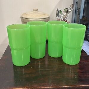 Tupperware Tabletop G Tumblers set of 4